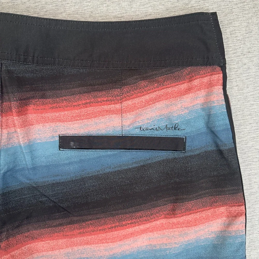 TravisMathew Board Shorts Mens 32 Ombre Stripe Red Blue Black 4-Way Stretch Swim